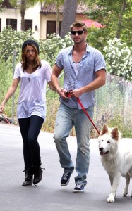 wpid-Miley-Cyrus-and-boyfriend-Liam-Hemsworth-walking-the-dog.jpg